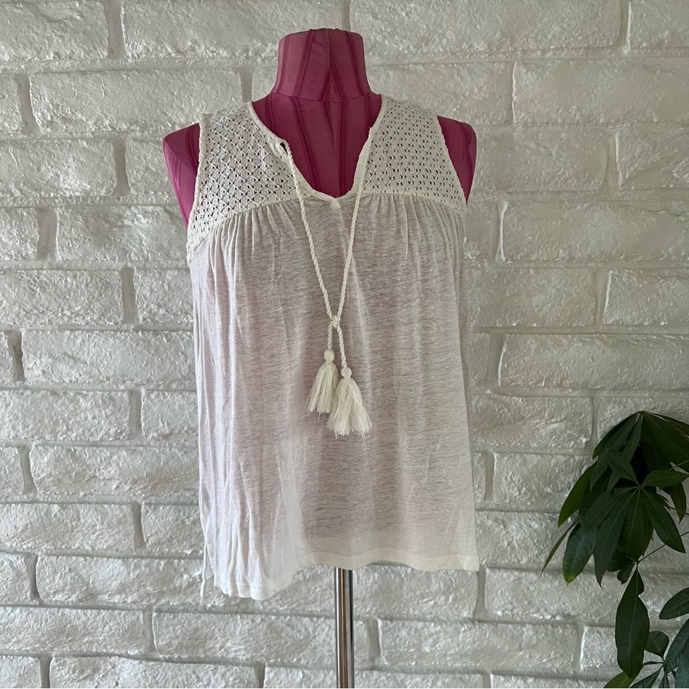 Akemi + Kin Anthropologie White Sleeveless Top XS